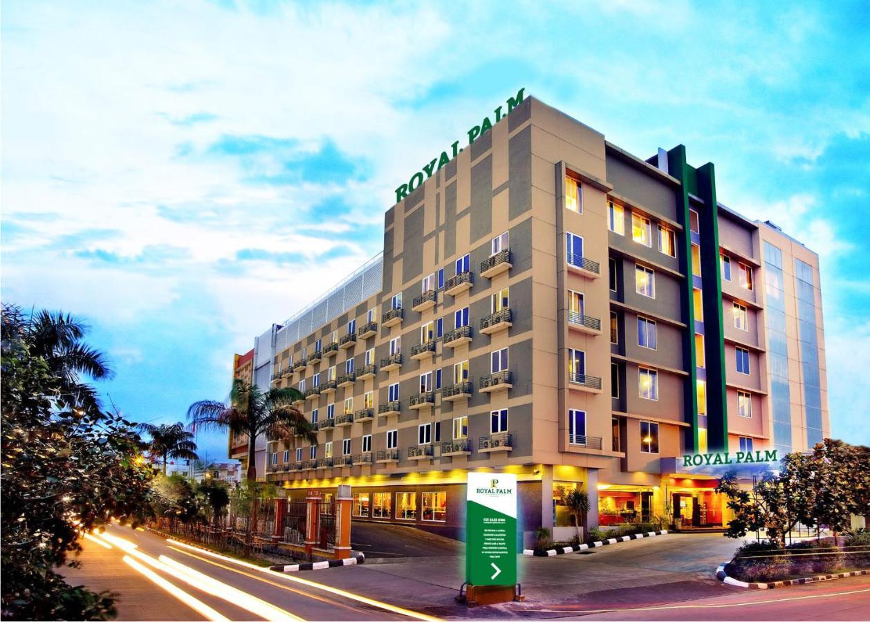 Royal Palm Hotel & Conference Center Cengkareng Yakarta Exterior foto